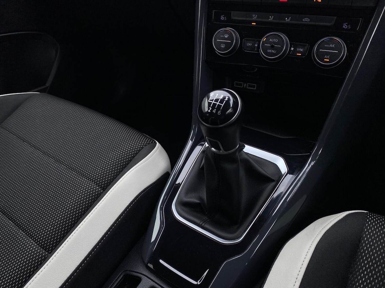 Used Volkswagen T-Roc 2018 for sale - 78195807: Photo 13