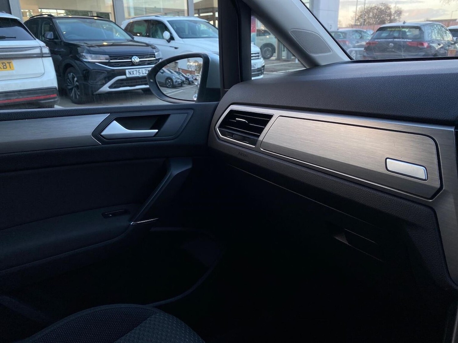 Used Volkswagen Touran 2018 for sale - 76911238: Photo 2