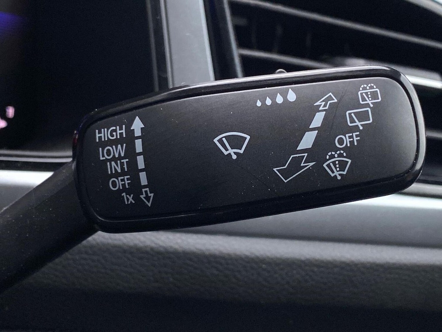 Used Volkswagen T-Roc 2025 for sale - 77916103: Photo 27