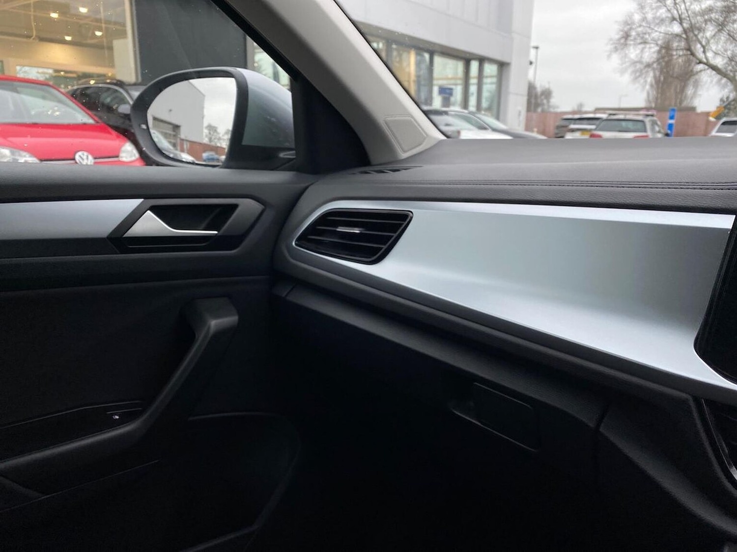 Used Volkswagen T-Roc 2025 for sale - 77916103: Photo 29