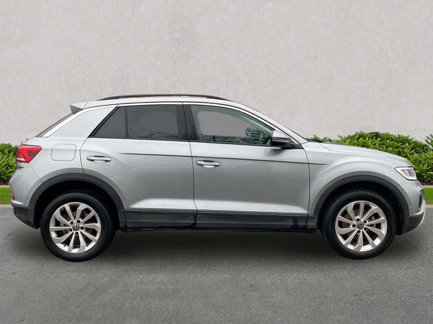 Used Volkswagen T-Roc 2025 for sale - 77916103: Photo 3