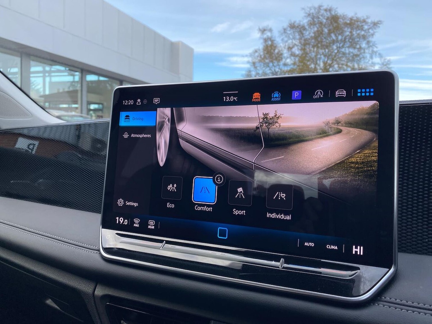 Used Volkswagen Tiguan 2024 for sale - 76407401: Photo 2