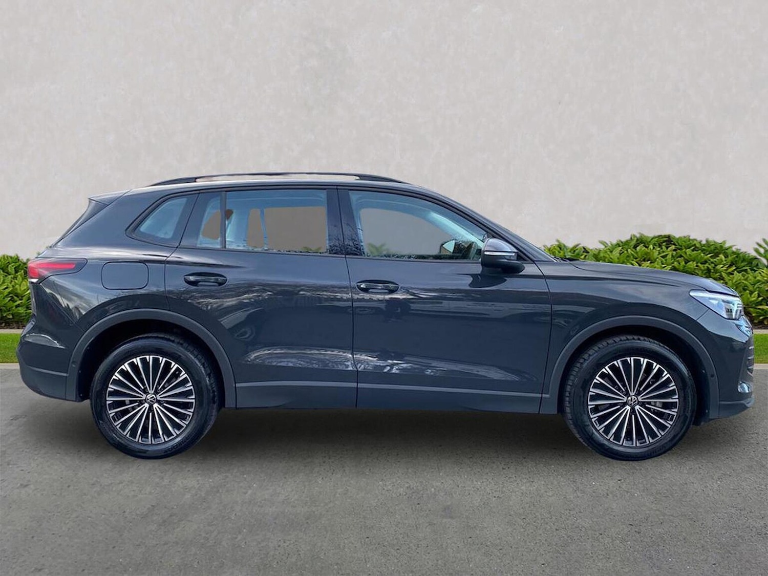 Used Volkswagen Tiguan 2024 for sale - 76407401: Photo 4