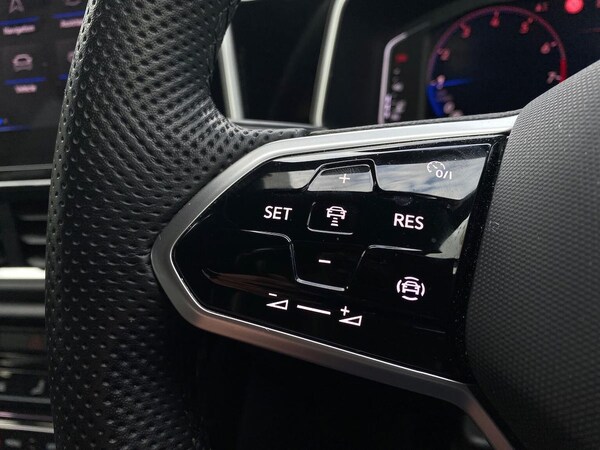Used Volkswagen T-Roc 2023 for sale - 76207449: Photo 24