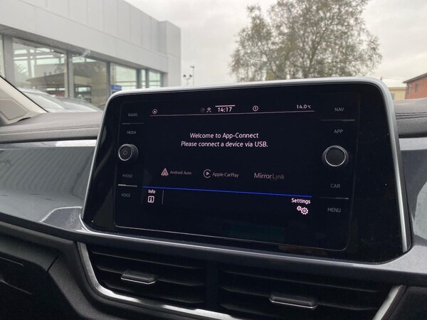 Used Volkswagen T-Roc 2022 for sale - 76198497: Photo 11