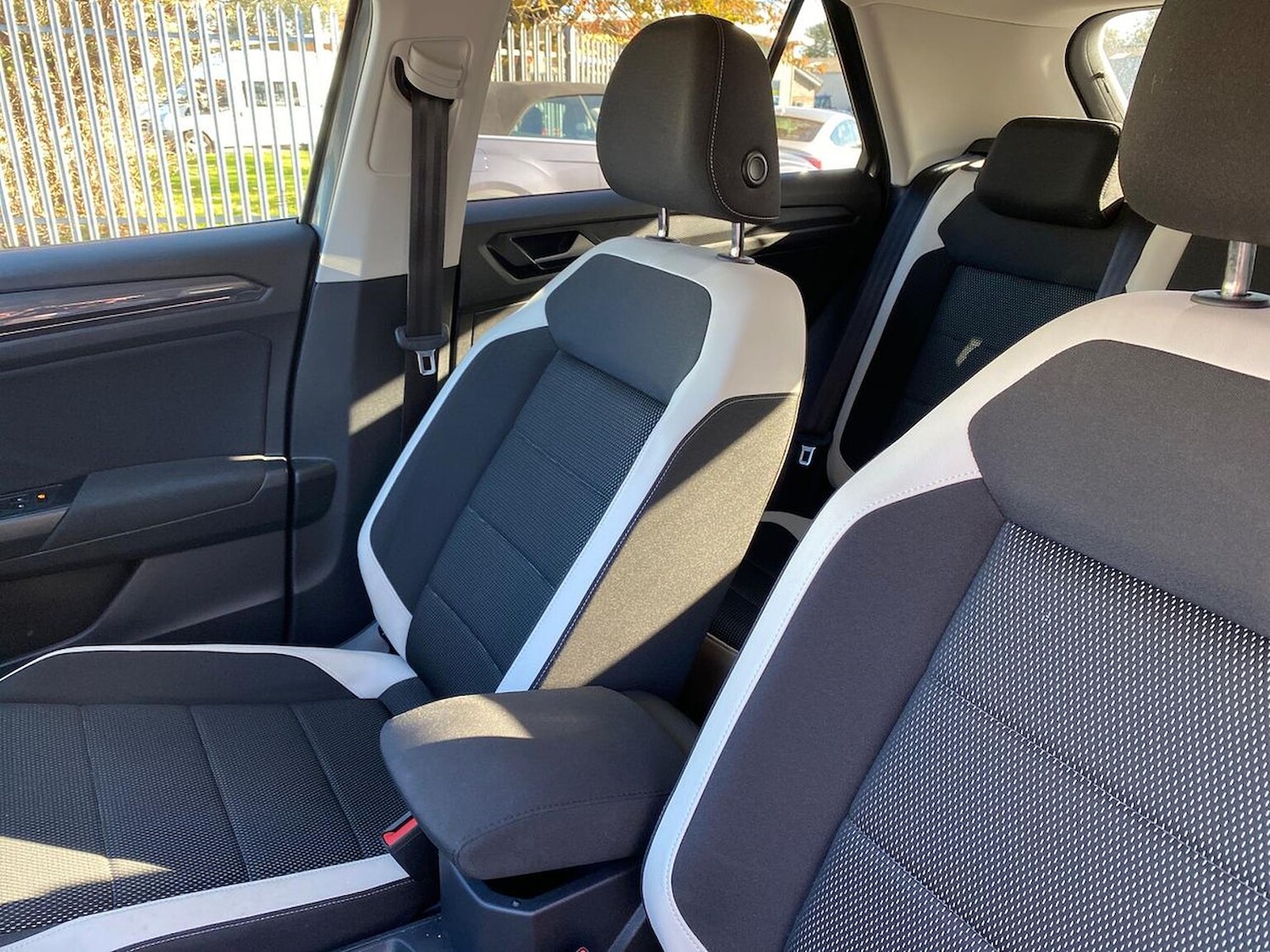 Used Volkswagen T-Roc 2021 for sale - 76383333: Photo 32