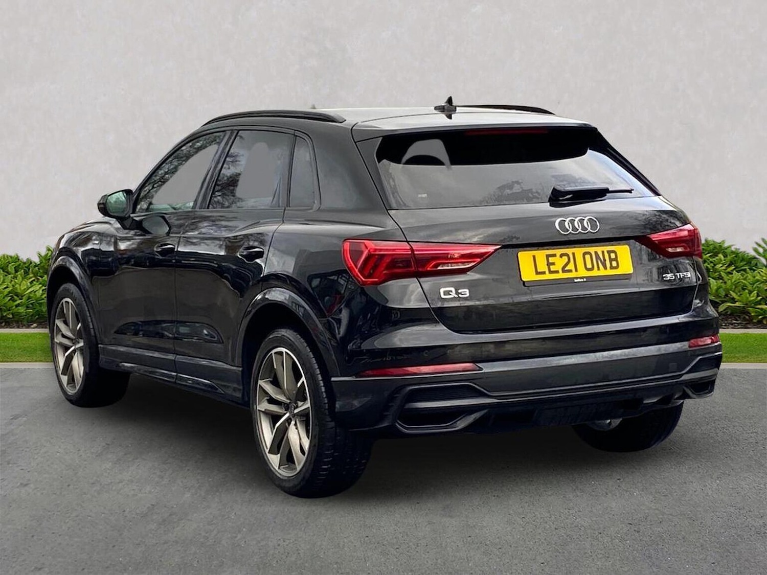 Used Audi Q3 2021 for sale - 76682594: Photo 2