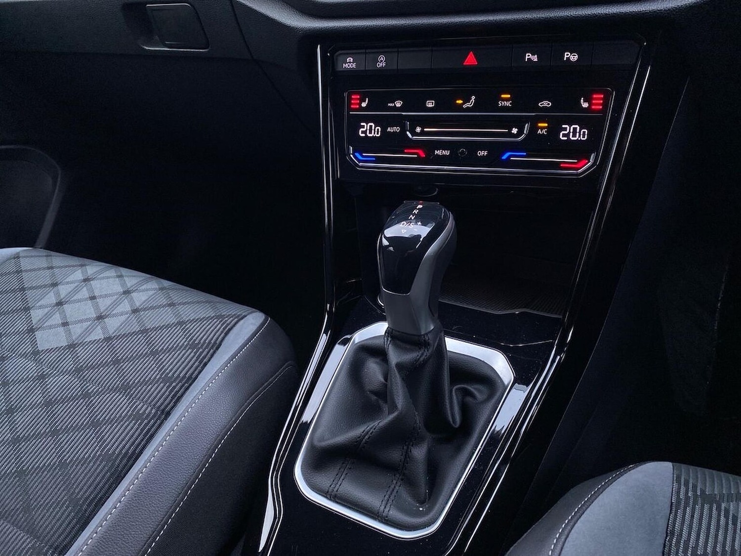 Used Volkswagen T-Roc 2022 for sale - 77024216: Photo 15