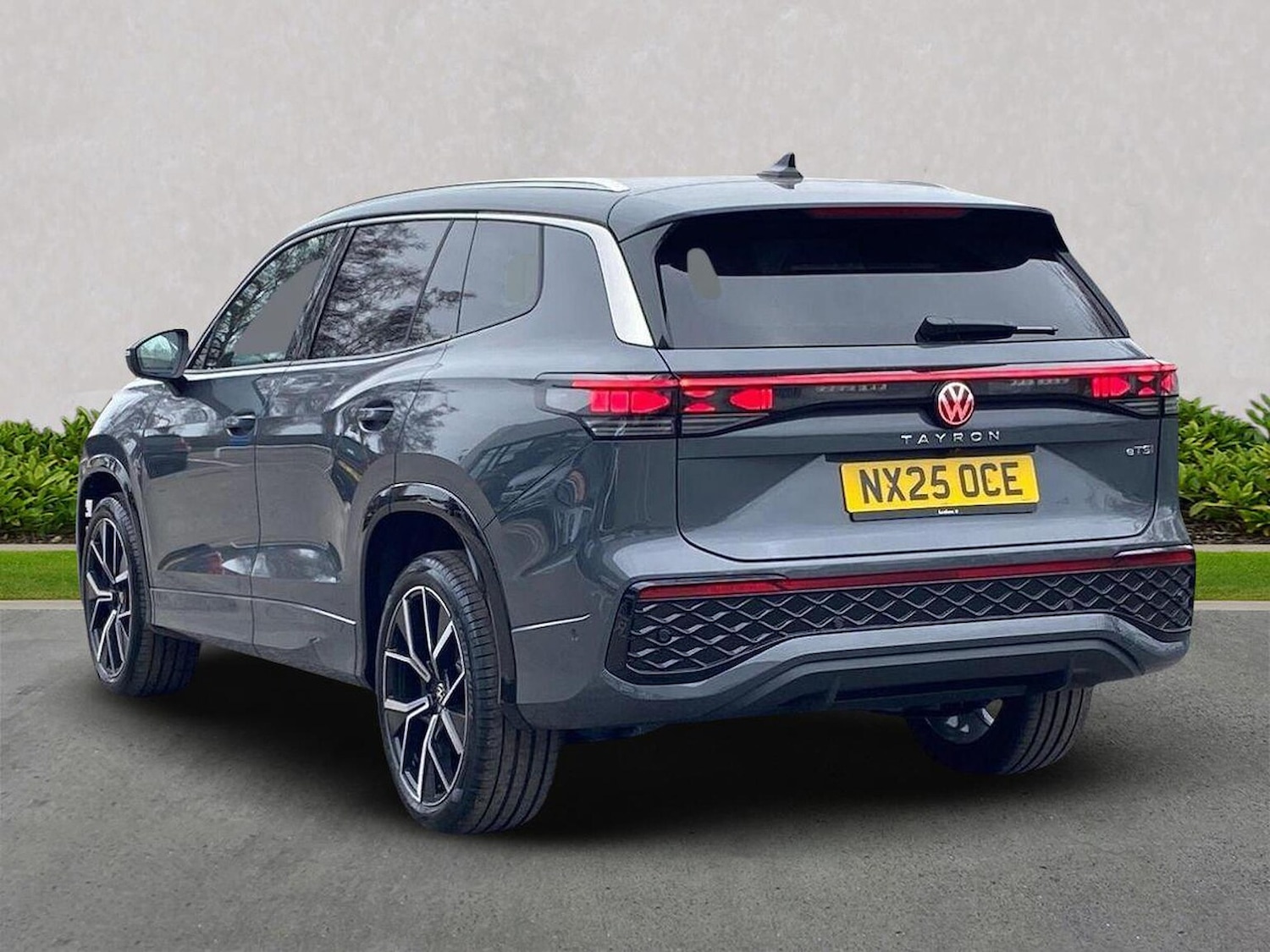 Used Volkswagen Touran 2025 for sale - 78176518: Photo 2