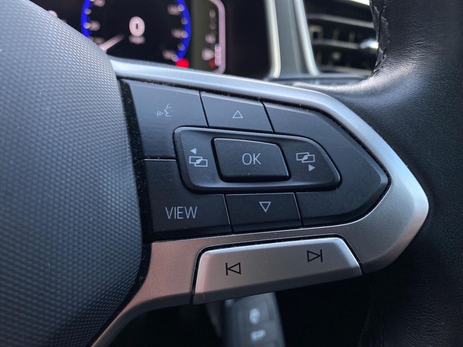 Used Volkswagen T-Roc 2022 for sale - 77676349: Photo 26