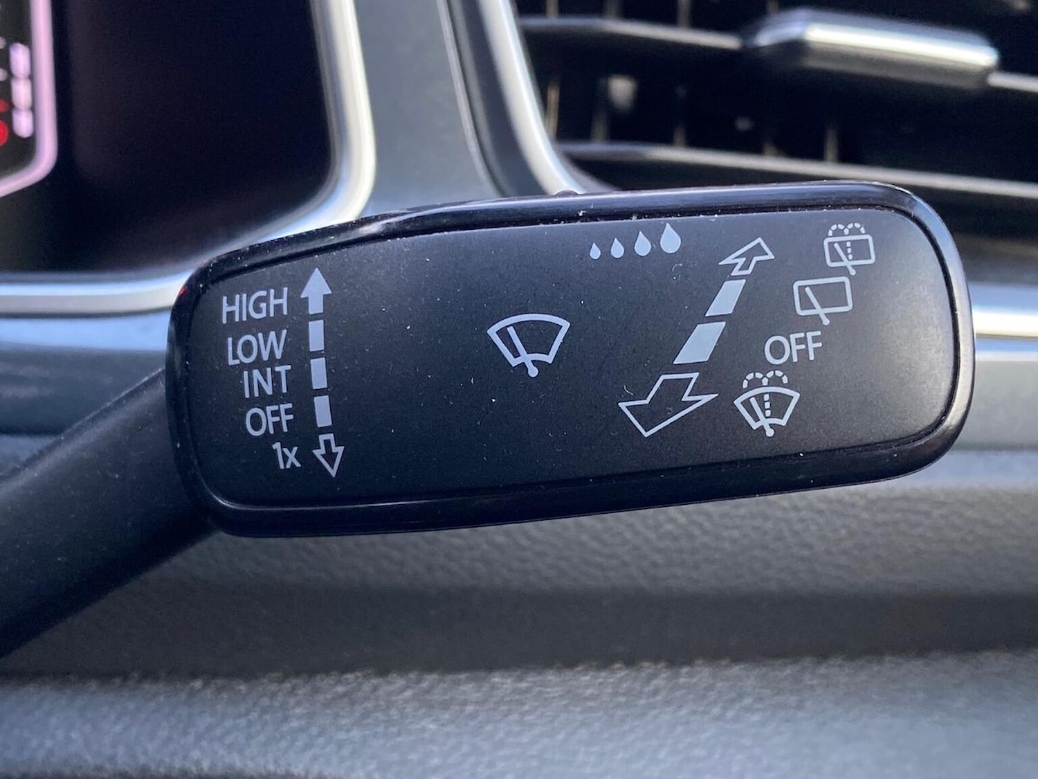 Used Volkswagen T-Roc 2022 for sale - 77676349: Photo 28