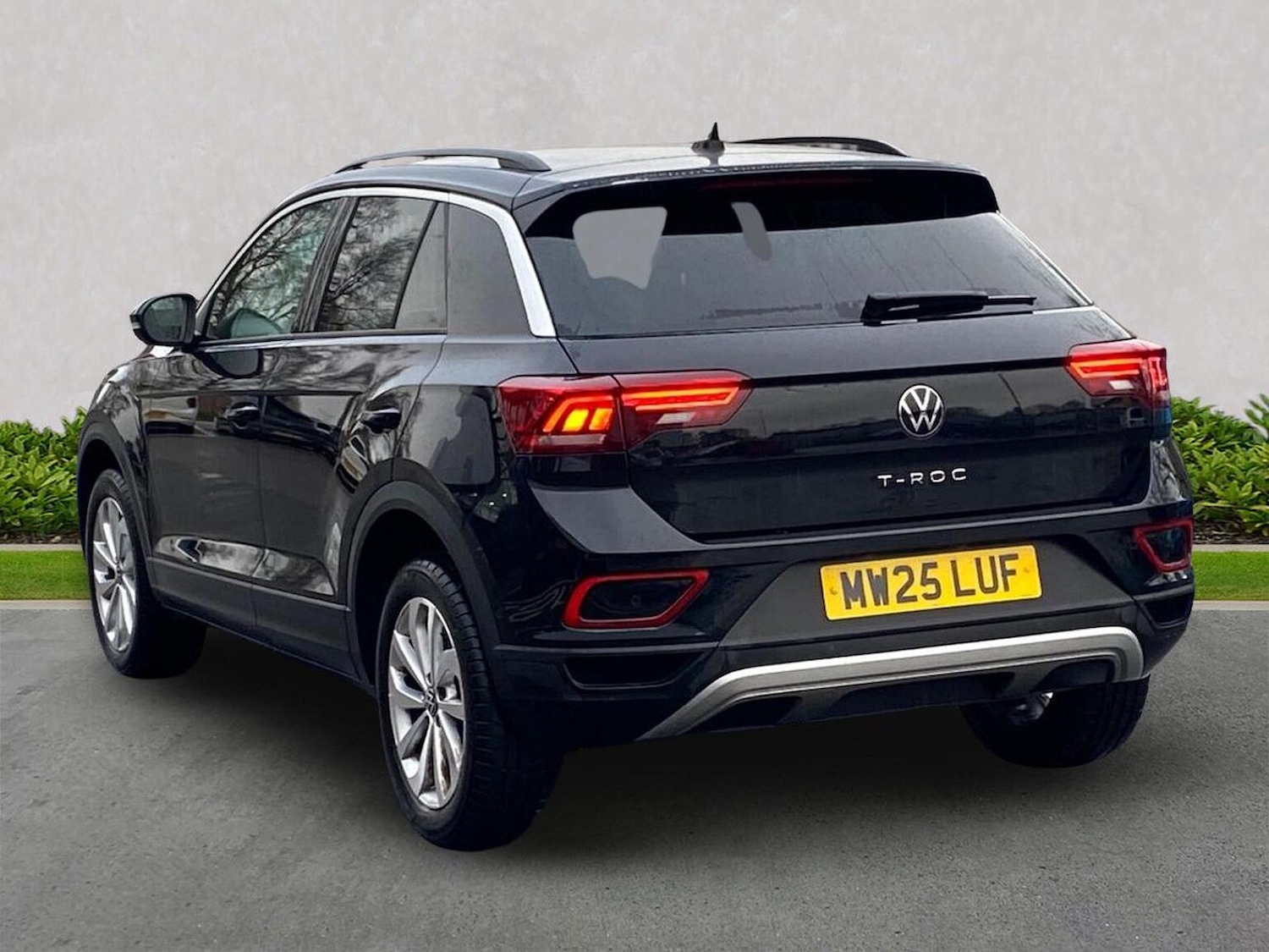 Used Volkswagen T-Roc 2025 for sale - 77069327: Photo 2