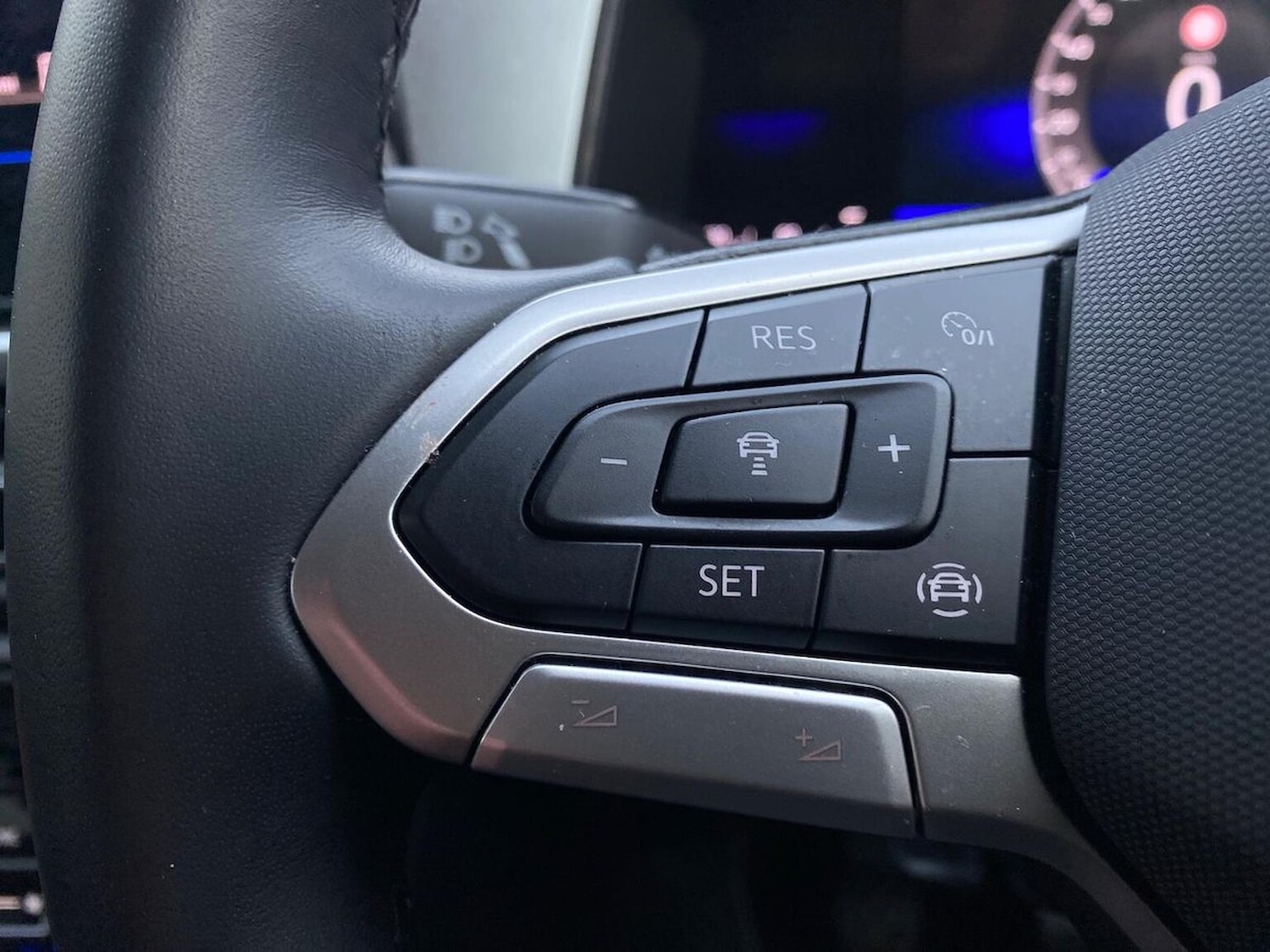 Used Volkswagen T-Roc 2025 for sale - 77069327: Photo 28