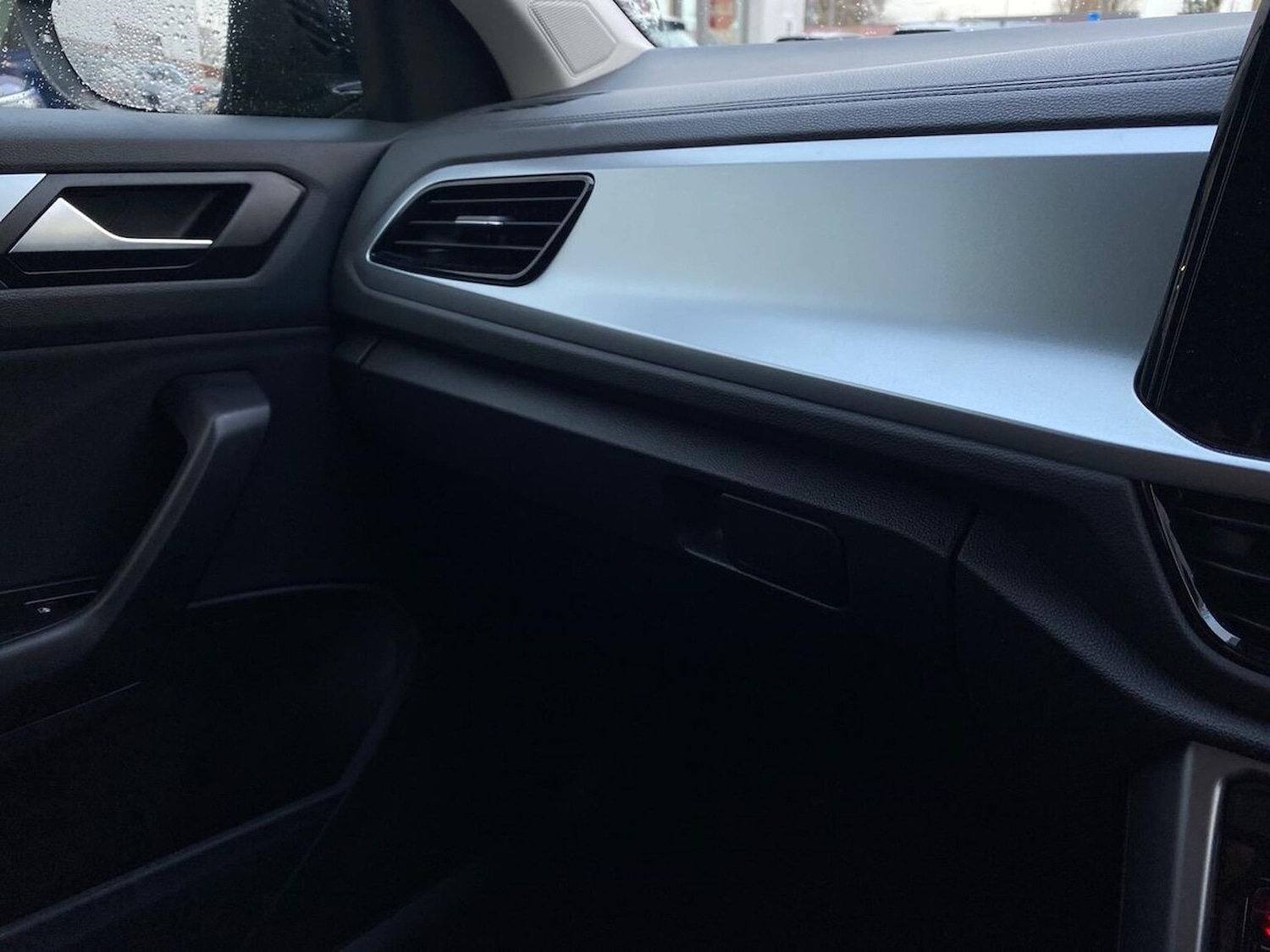 Used Volkswagen T-Roc 2025 for sale - 77069327: Photo 32