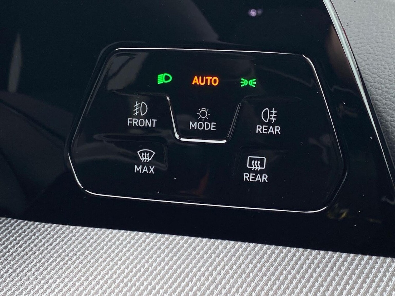 Used Volkswagen Golf 2025 for sale - 76628207: Photo 2