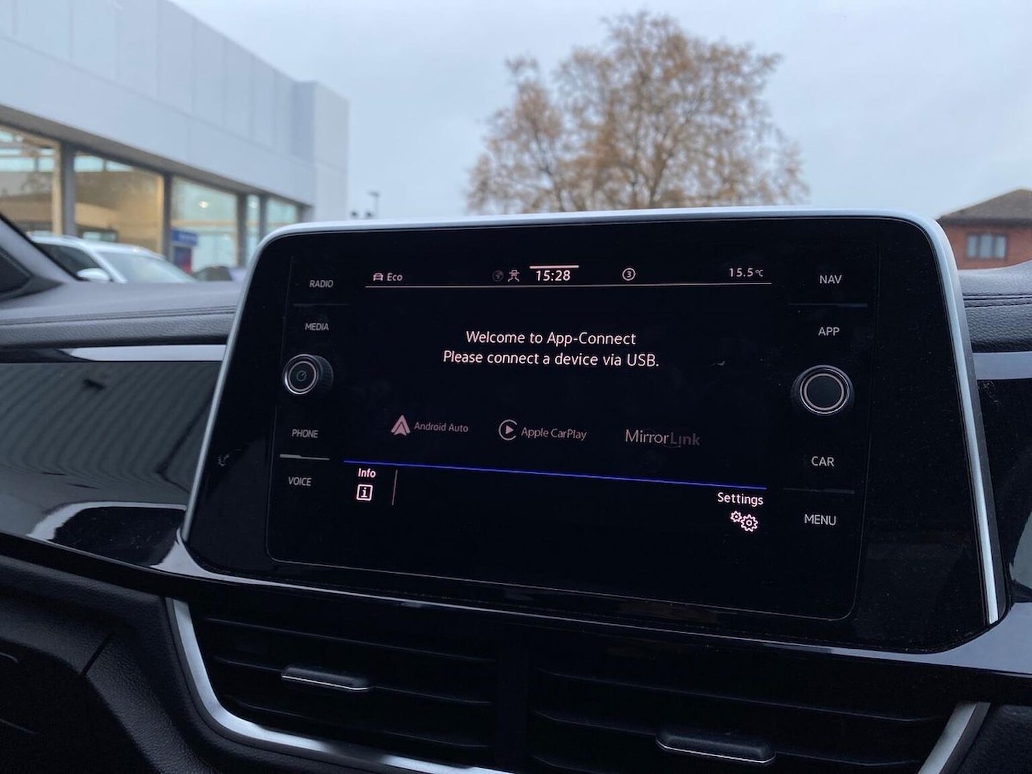 Used Volkswagen T-Roc 2023 for sale - 76510679: Photo 11