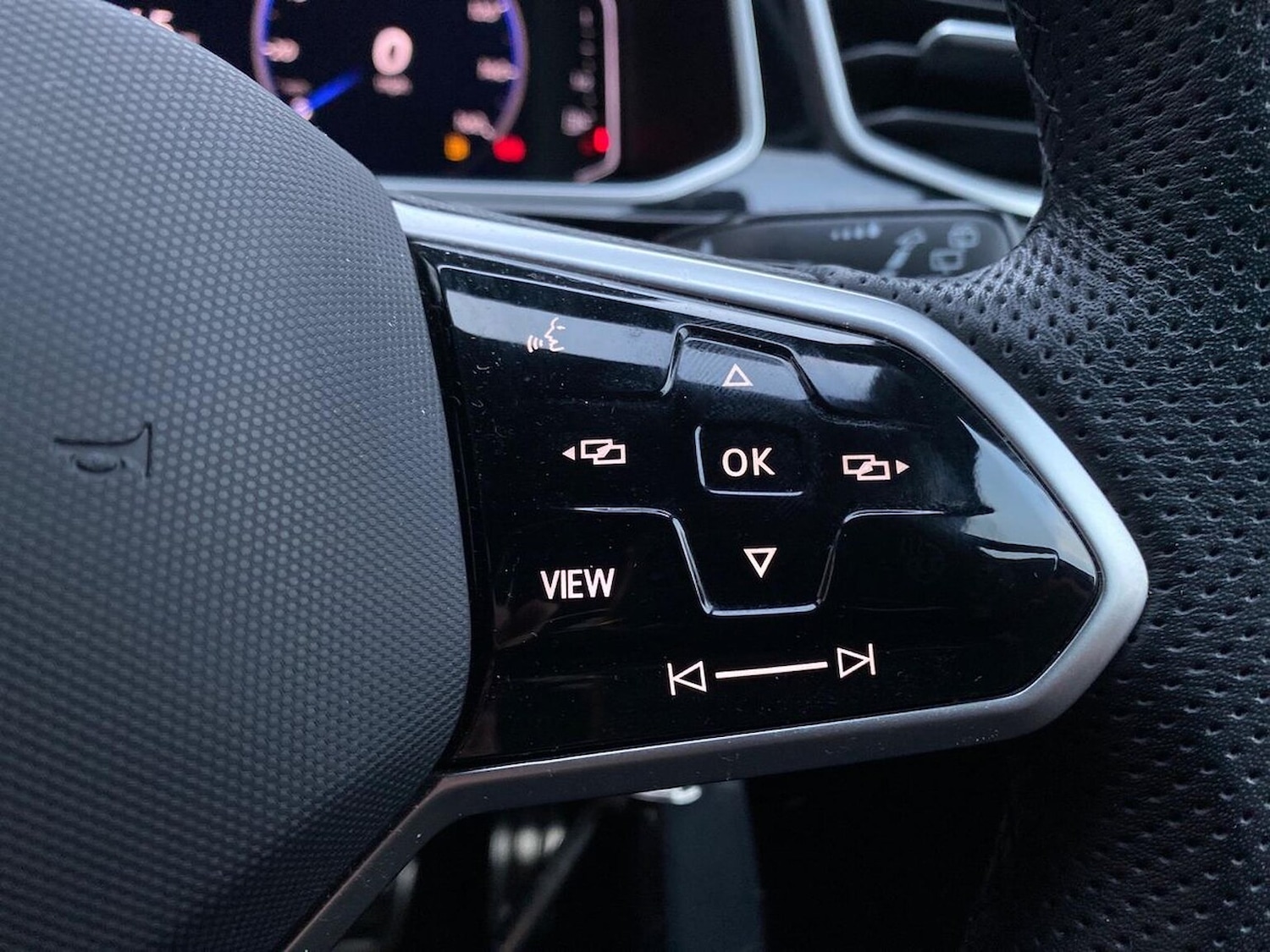 Used Volkswagen T-Roc 2023 for sale - 76510679: Photo 24