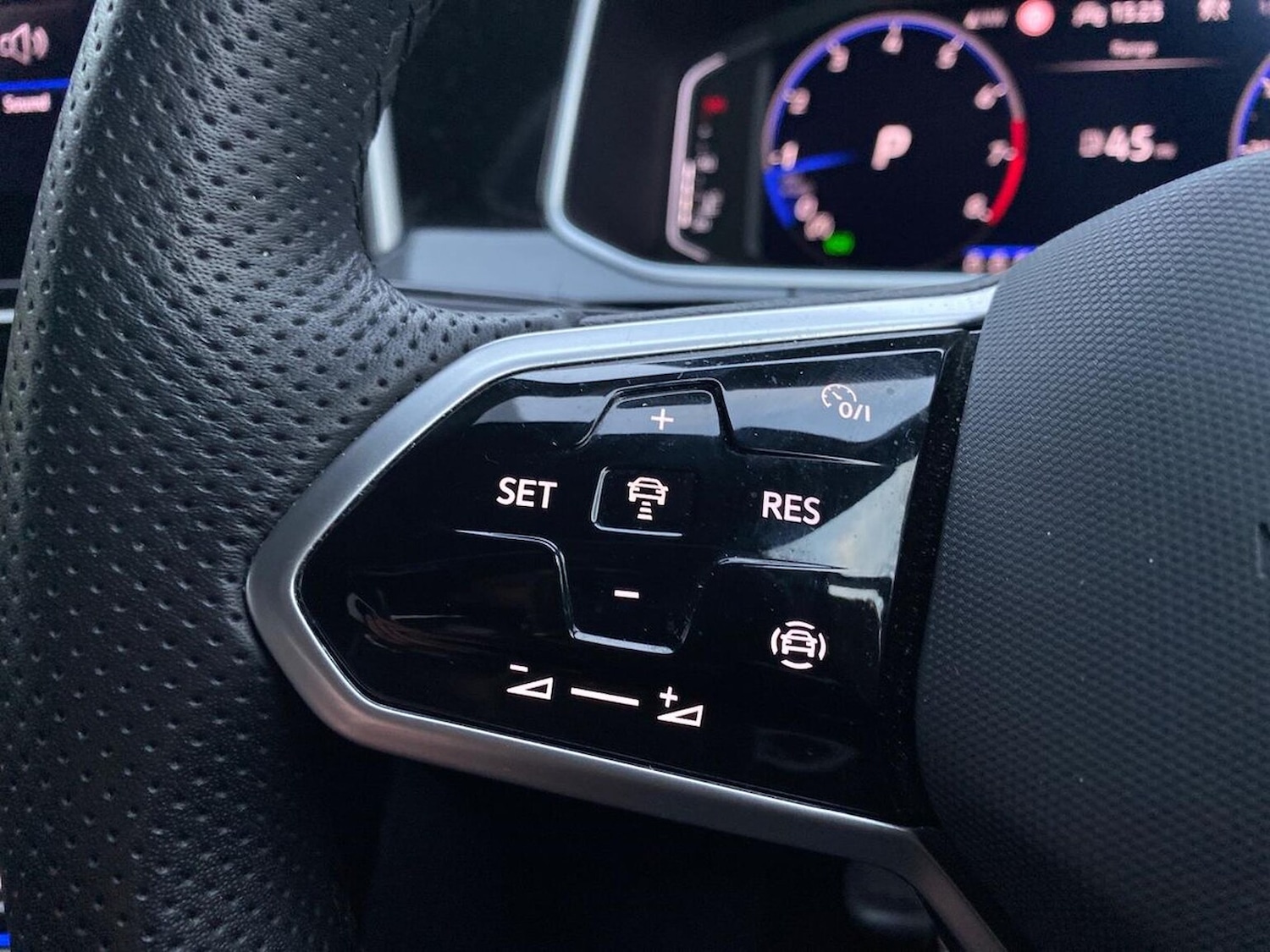 Used Volkswagen T-Roc 2023 for sale - 76510679: Photo 25