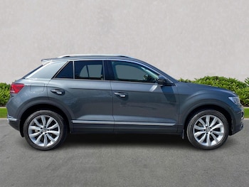 Used Volkswagen T-Roc 2018 for sale - 75490587: Photo