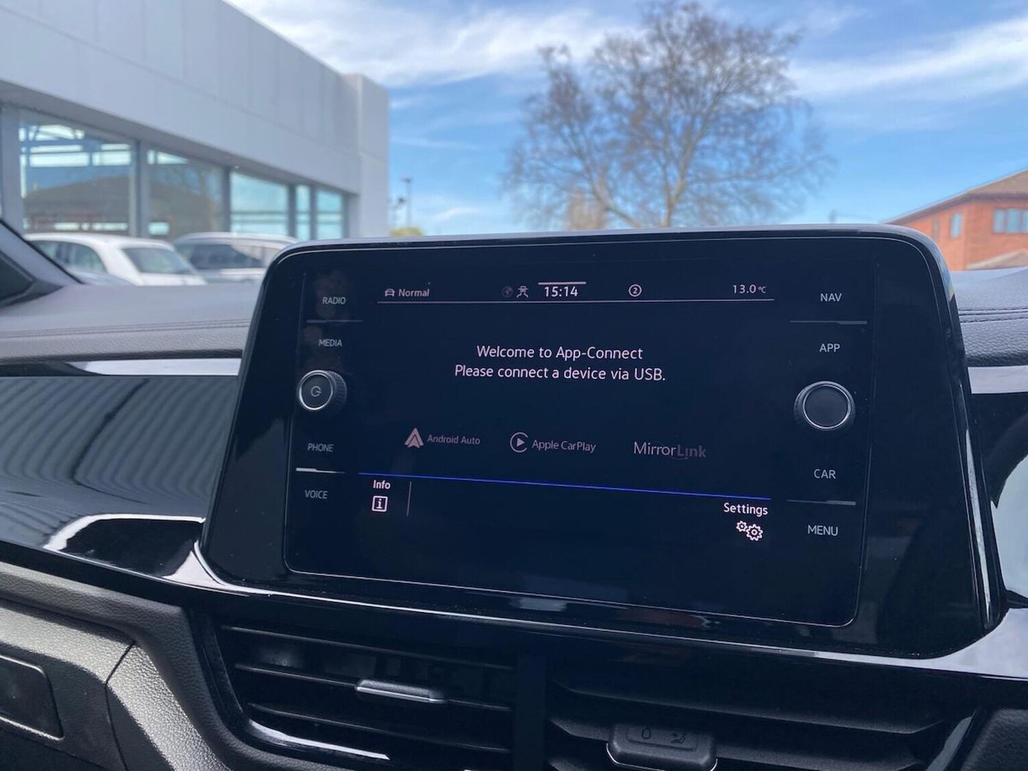 Used Volkswagen T-Roc 2023 for sale - 78194261: Photo 11