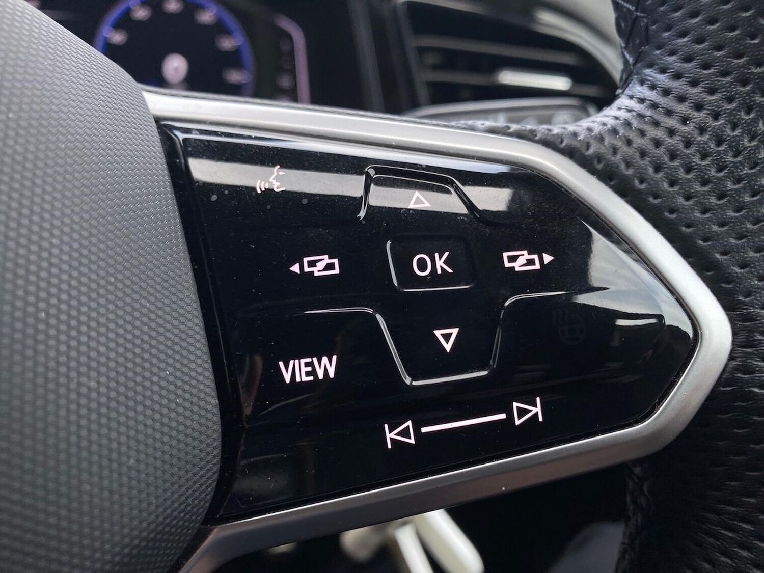 Used Volkswagen T-Roc 2023 for sale - 78194261: Photo 24