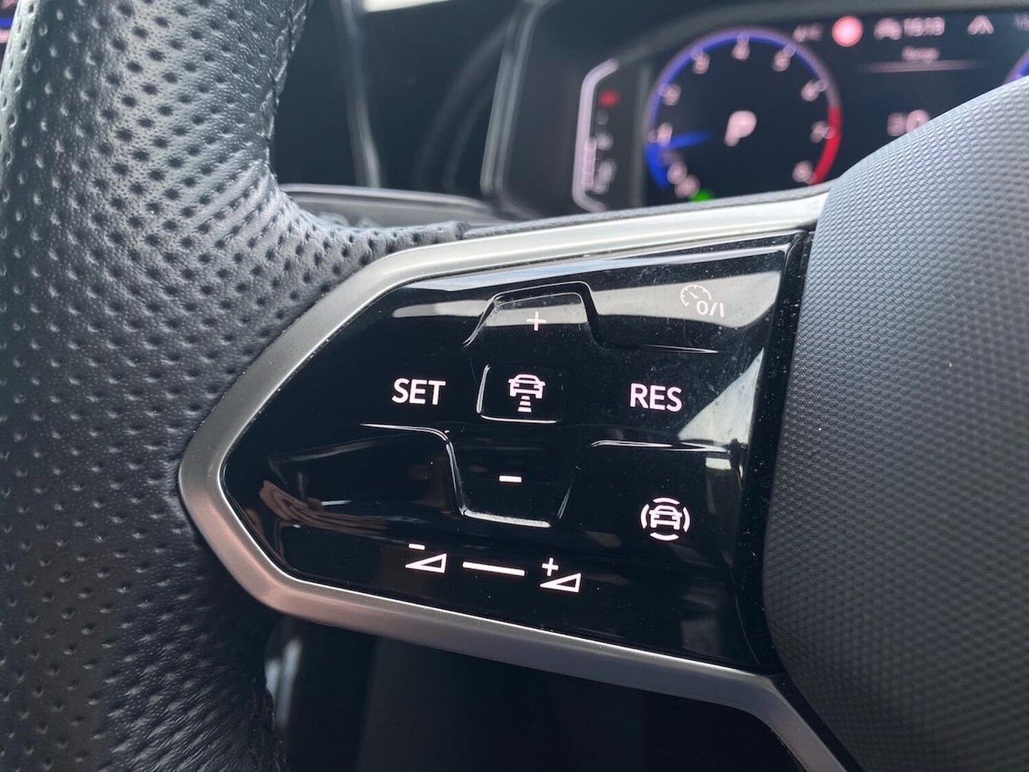 Used Volkswagen T-Roc 2023 for sale - 78194261: Photo 25