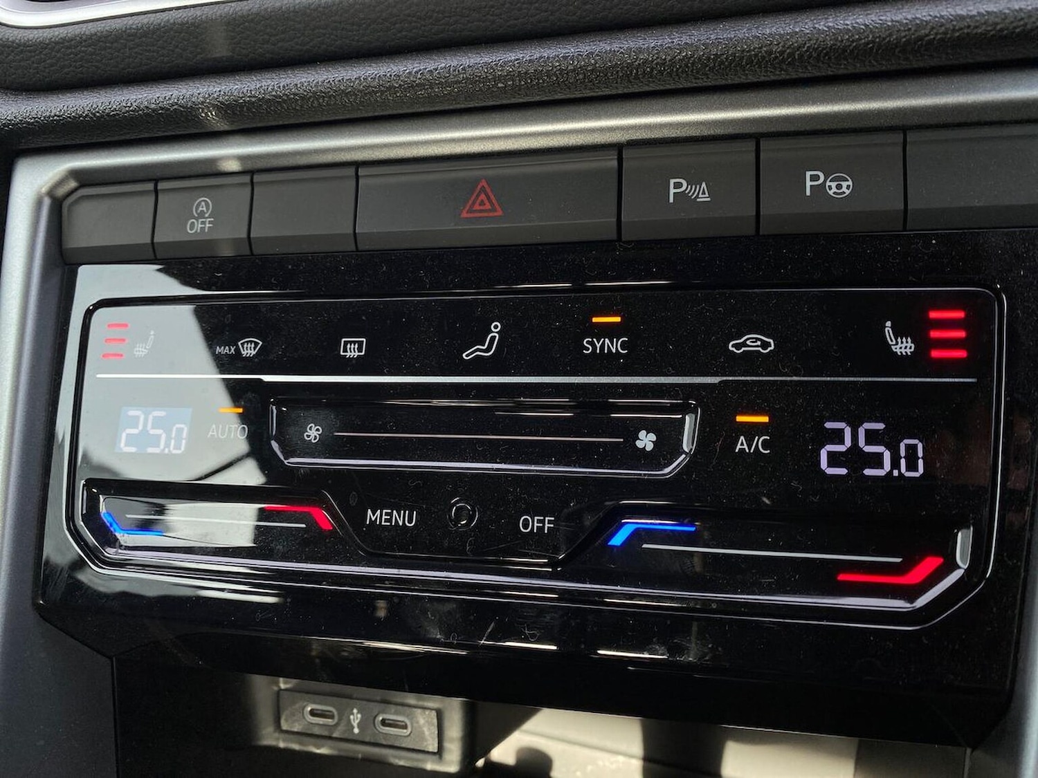 Used Volkswagen T-Roc 2023 for sale - 76407399: Photo 13