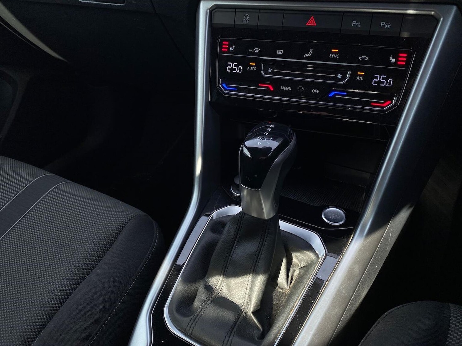 Used Volkswagen T-Roc 2023 for sale - 76407399: Photo 14