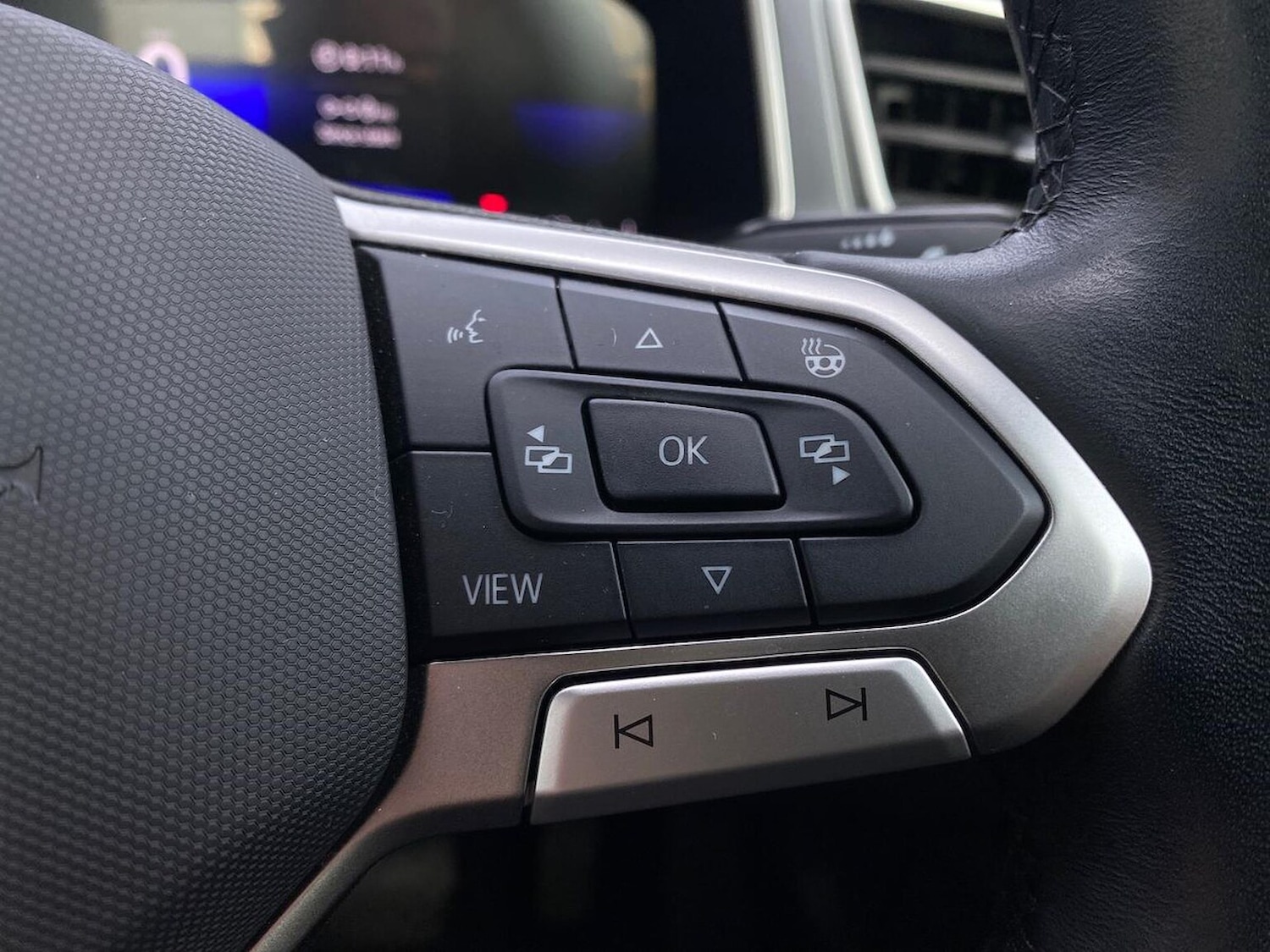 Used Volkswagen T-Roc 2023 for sale - 76407399: Photo 25