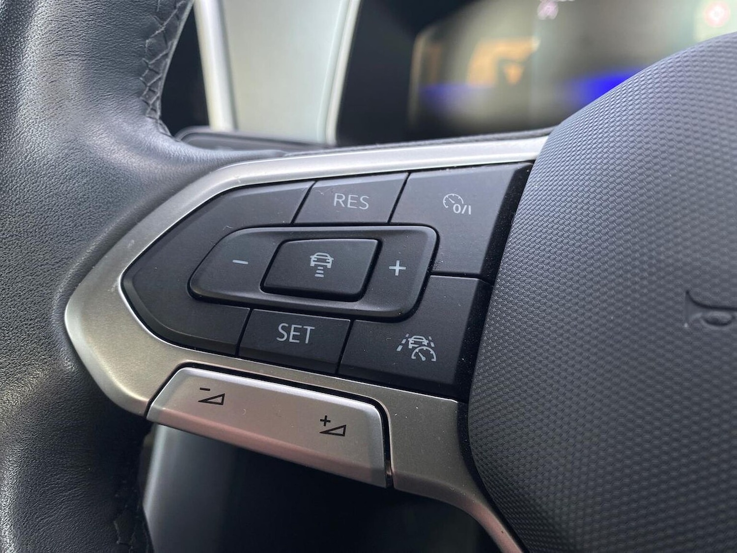 Used Volkswagen T-Roc 2023 for sale - 76407399: Photo 26