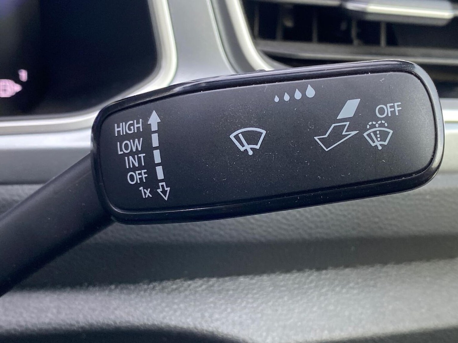 Used Volkswagen T-Roc 2023 for sale - 76407399: Photo 27