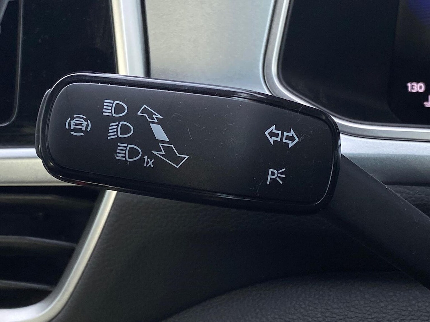 Used Volkswagen T-Roc 2023 for sale - 76407399: Photo 28