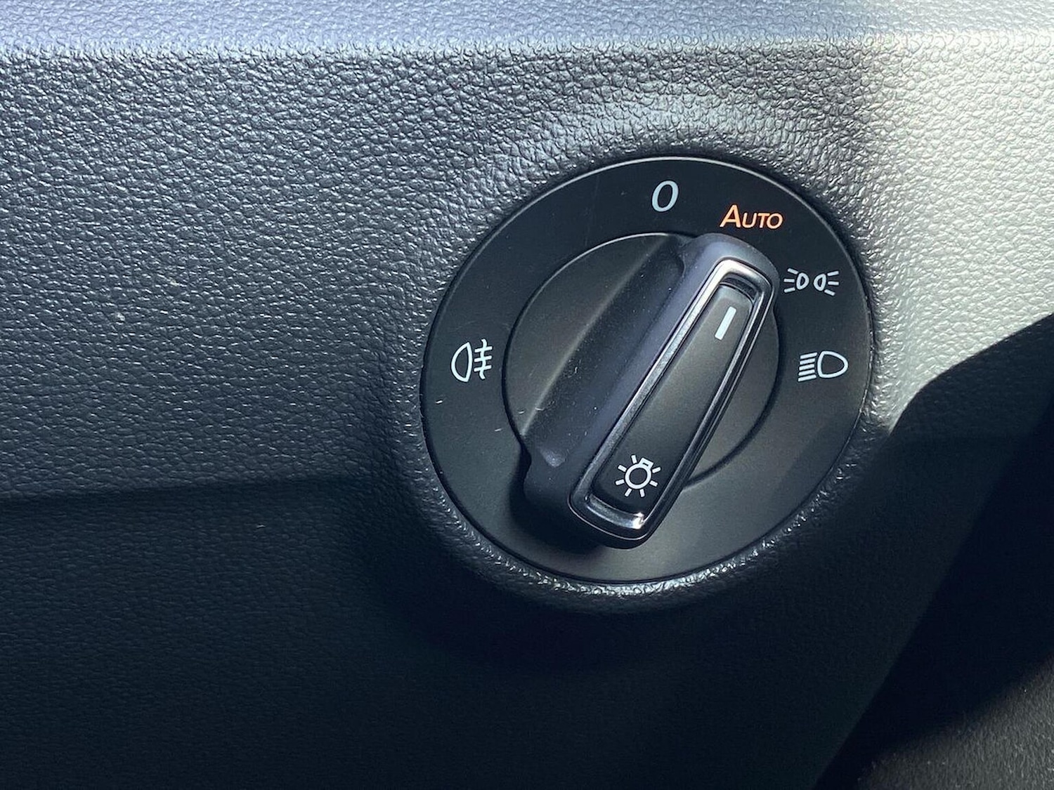 Used Volkswagen T-Roc 2023 for sale - 76407399: Photo 29