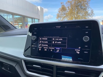 Used Volkswagen T-Roc 2023 for sale - 76407399: Photo