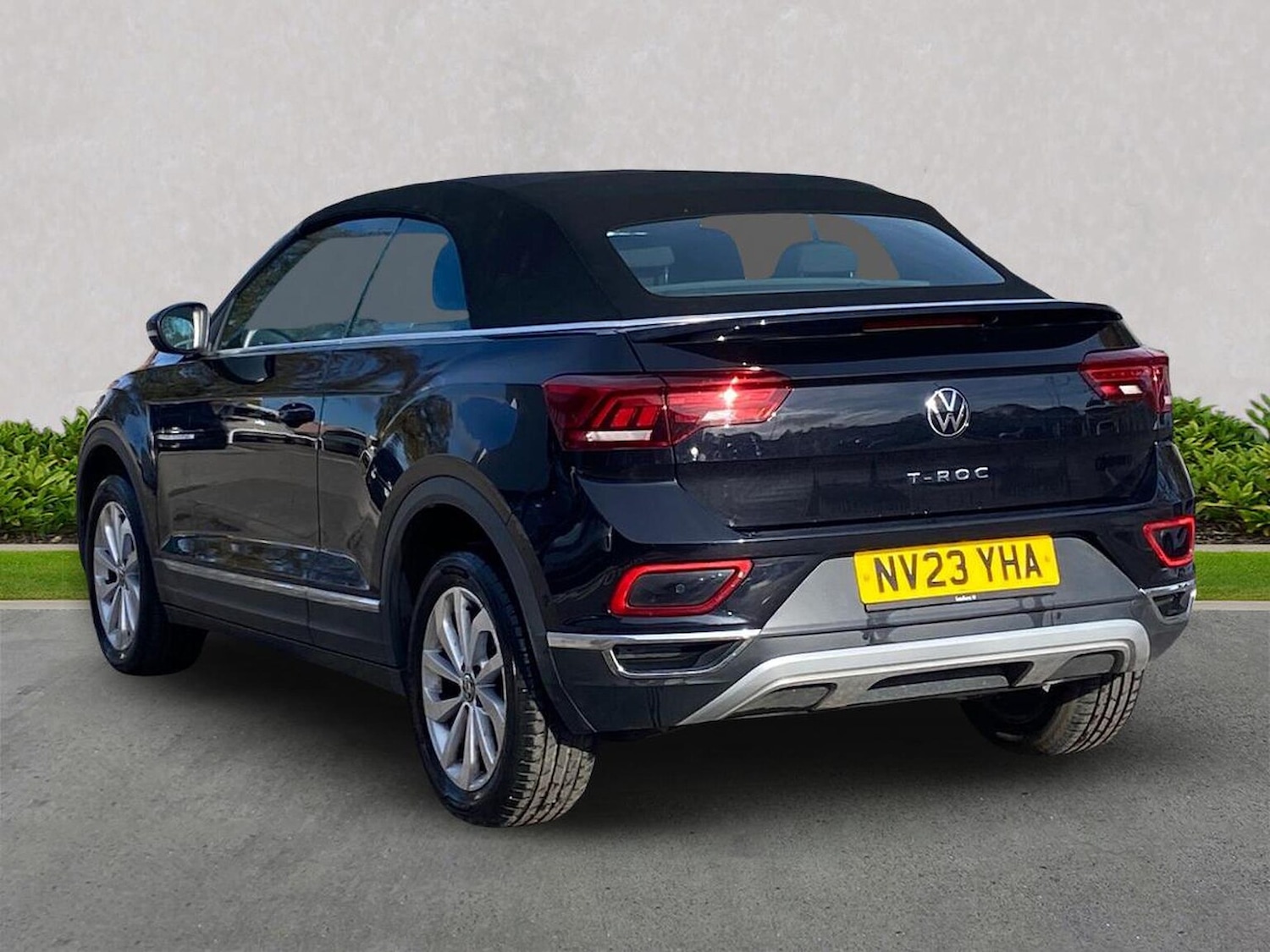 Used Volkswagen T-Roc 2023 for sale - 76407399: Photo 3