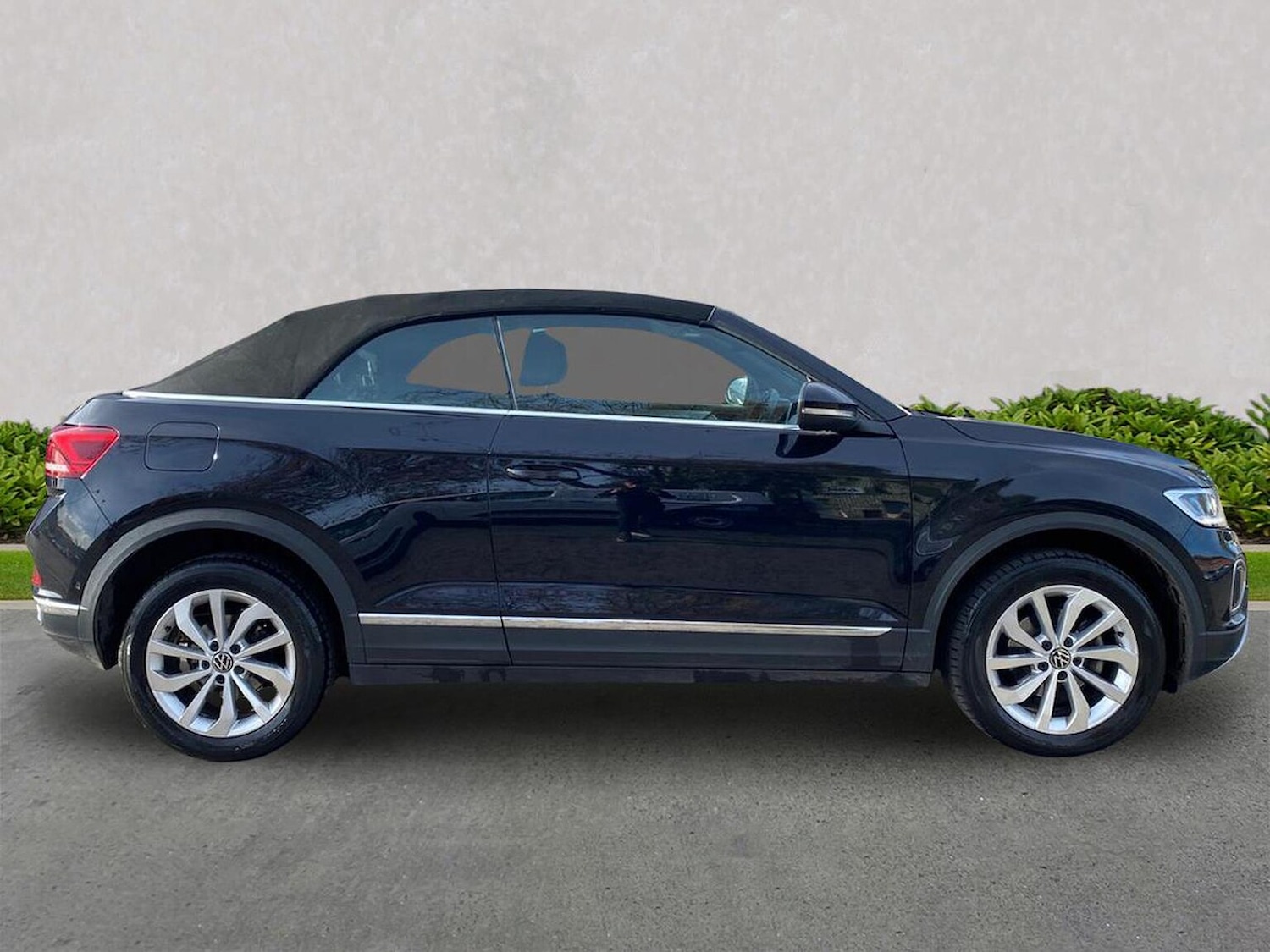 Used Volkswagen T-Roc 2023 for sale - 76407399: Photo 4