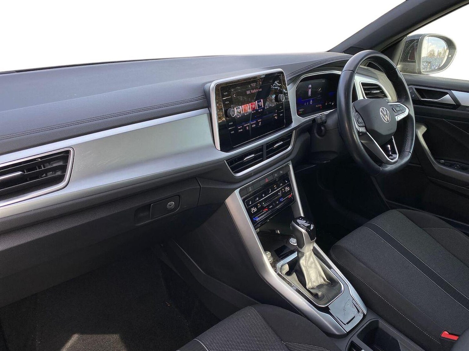 Used Volkswagen T-Roc 2023 for sale - 76407399: Photo 8