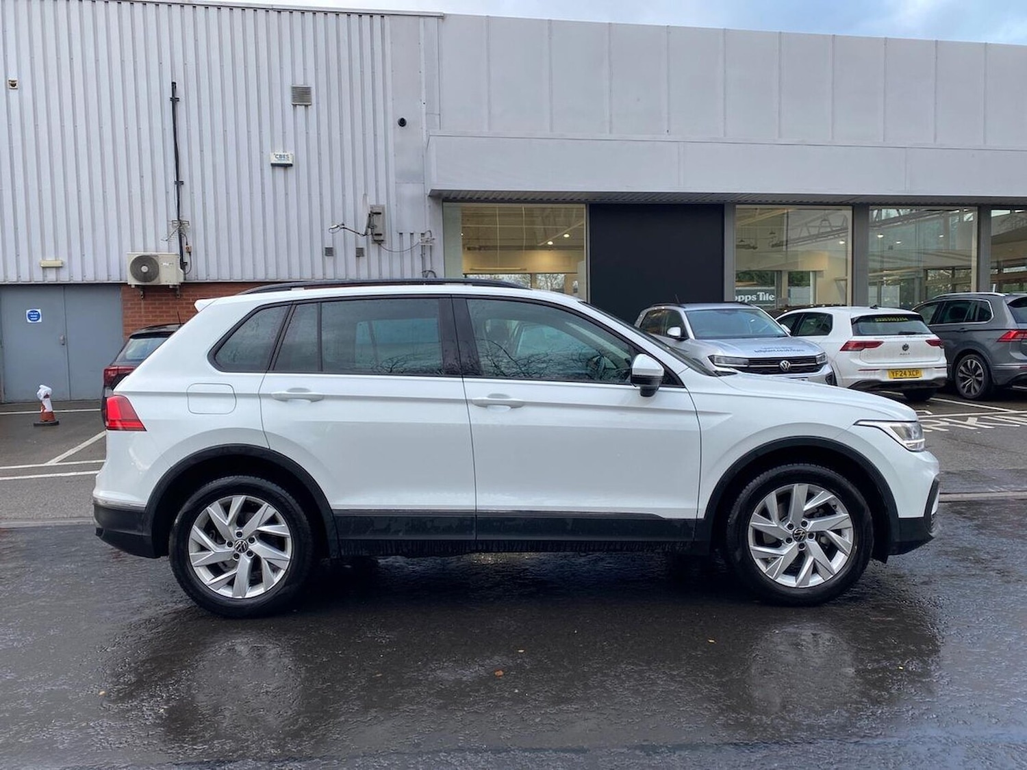 Used Volkswagen Tiguan 2022 for sale - 76687308: Photo 3