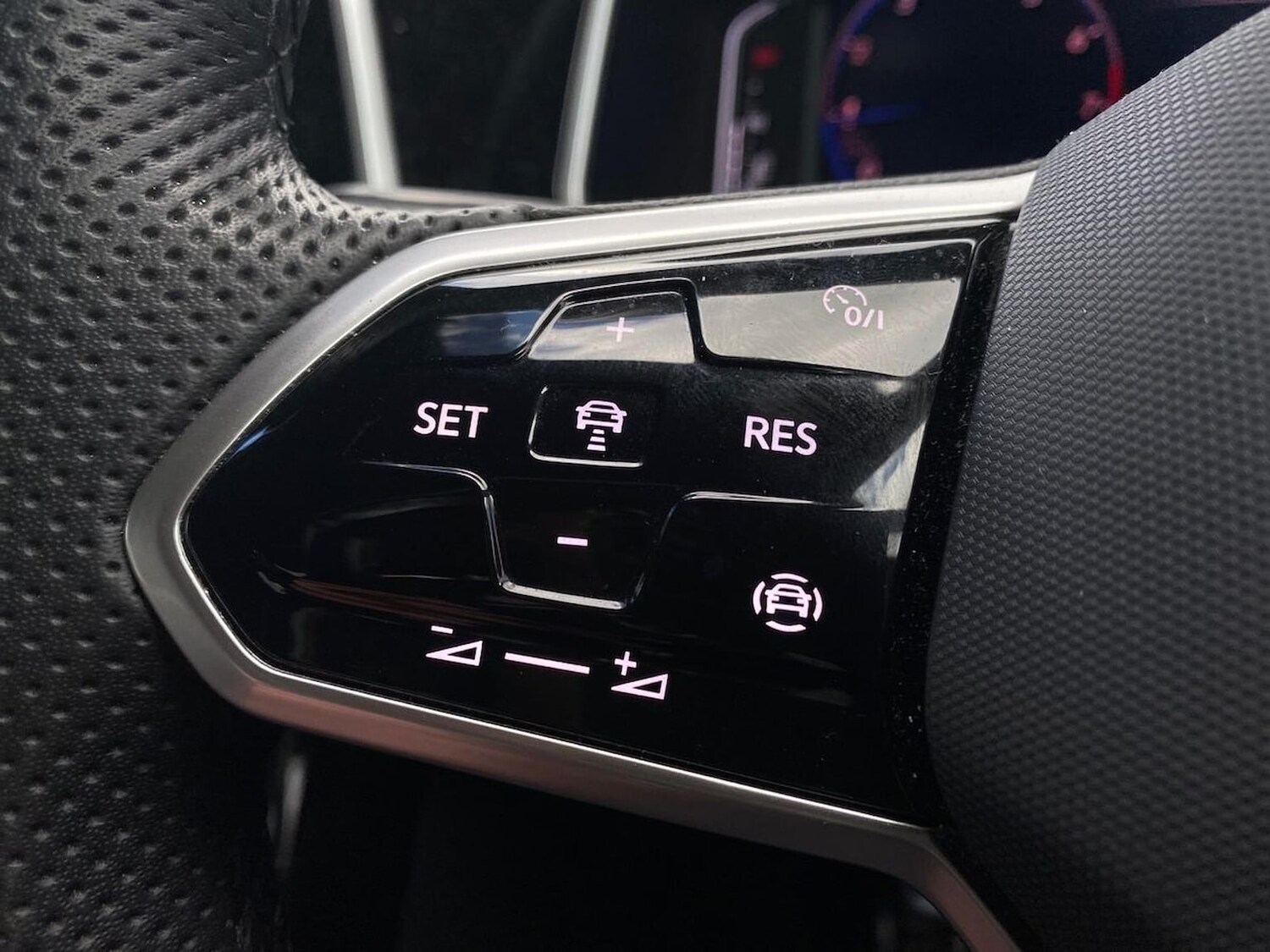 Used Volkswagen T-Roc 2023 for sale - 78194246: Photo 25