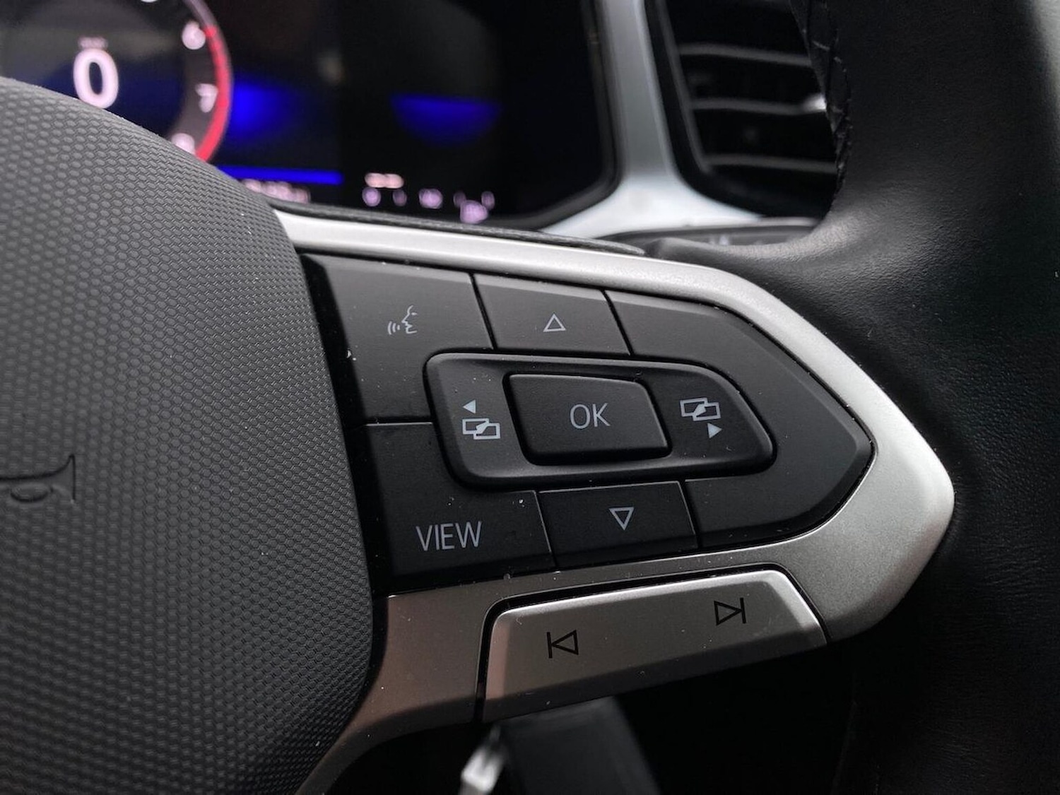 Used Volkswagen T-Roc 2022 for sale - 76777323: Photo 26