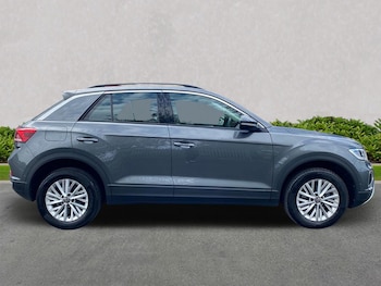 Used Volkswagen T-Roc 2022 for sale - 75513045: Photo