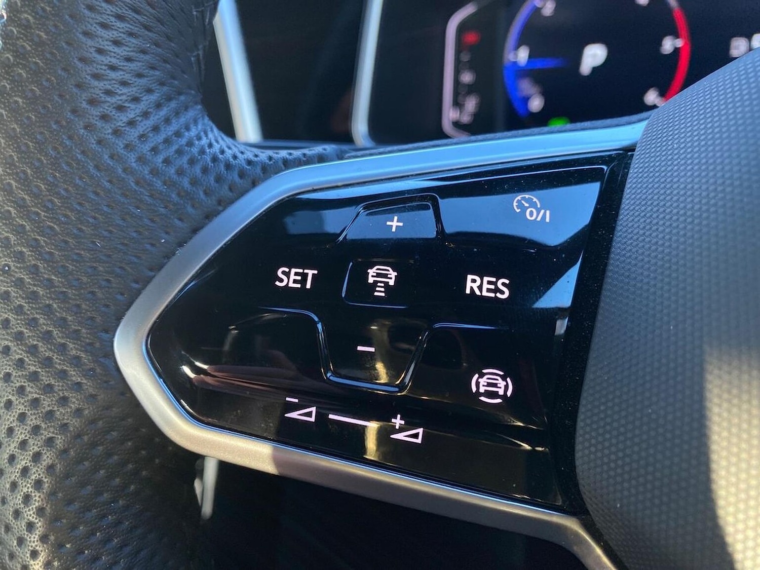 Used Volkswagen T-Roc 2023 for sale - 76693444: Photo 26