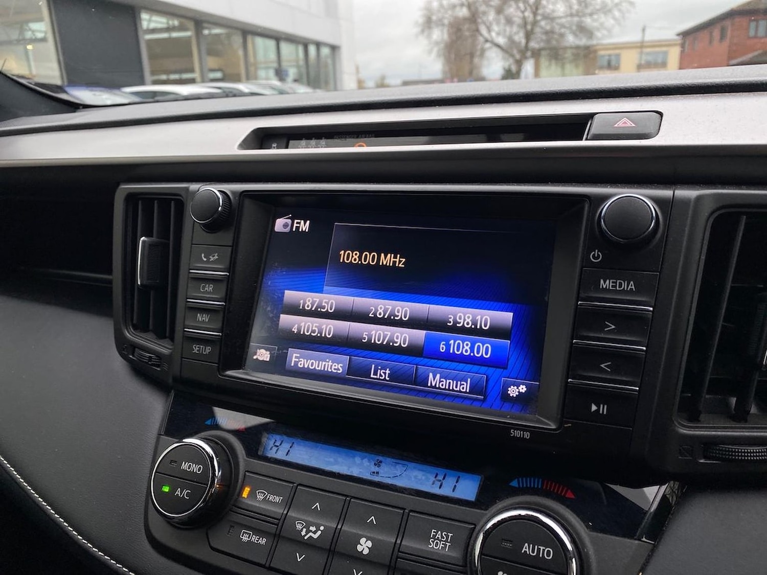 Used Toyota RAV4 2018 for sale - 76918938: Photo 12