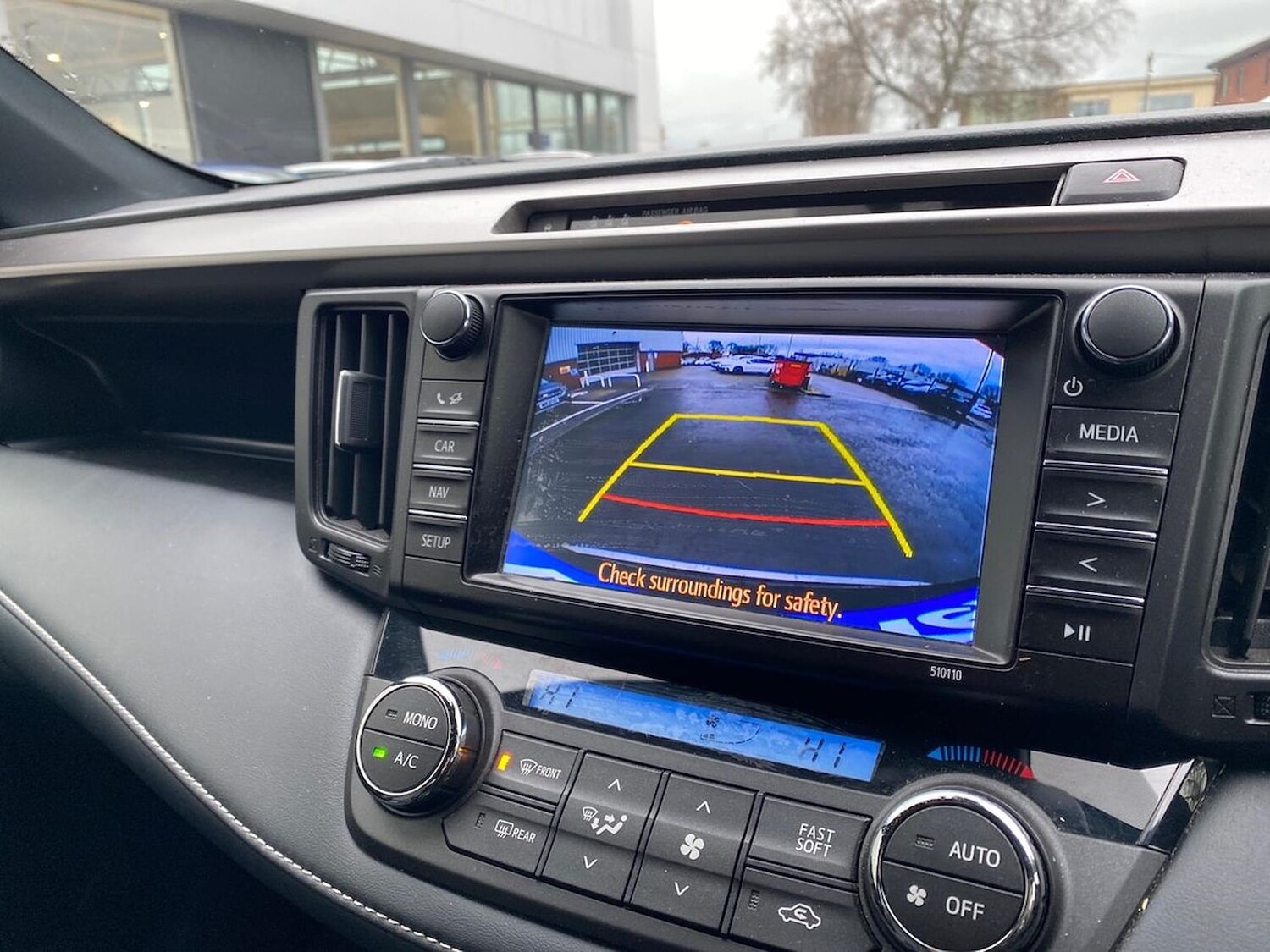 Used Toyota RAV4 2018 for sale - 76918938: Photo 24