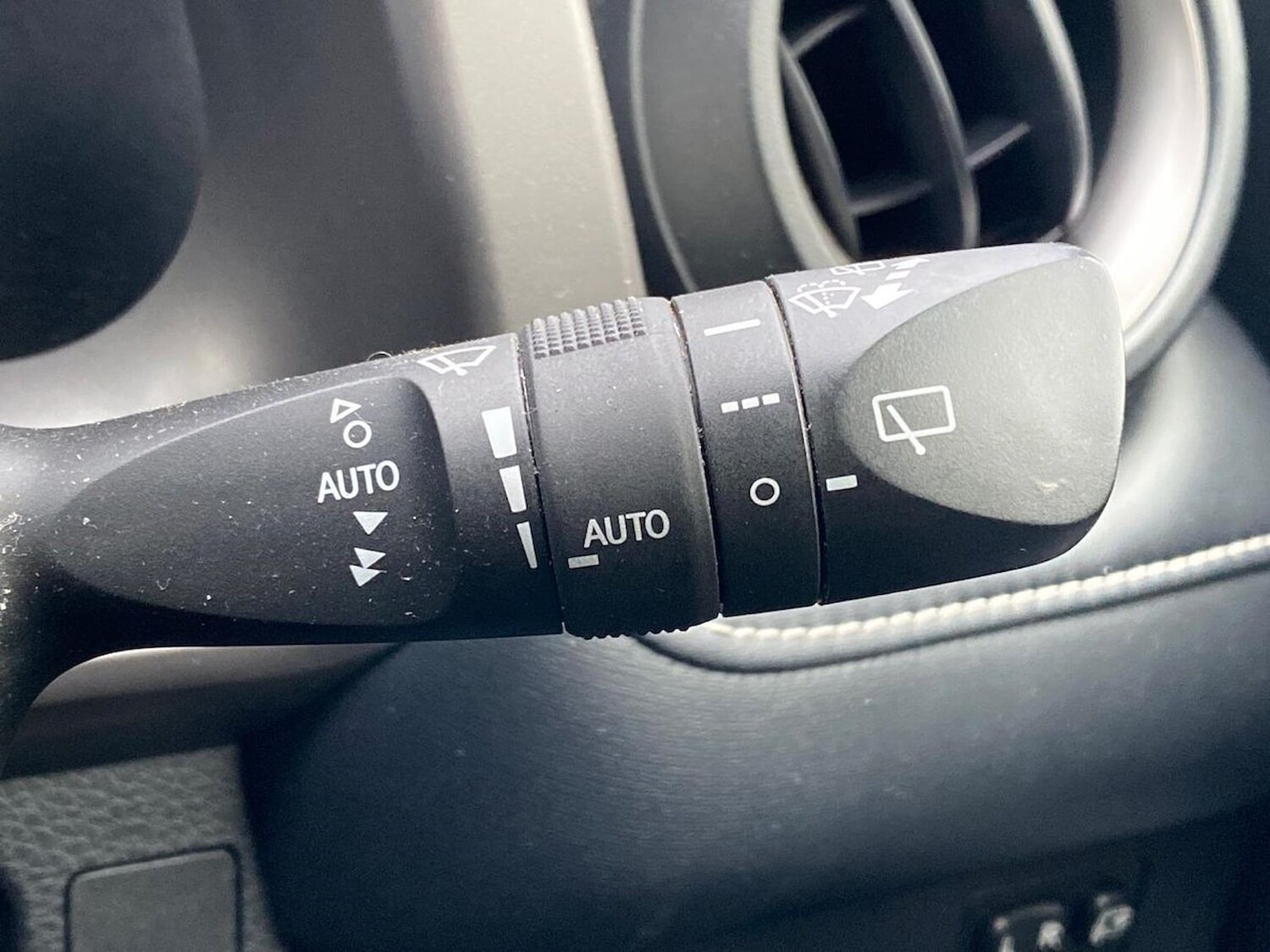 Used Toyota RAV4 2018 for sale - 76918938: Photo 29