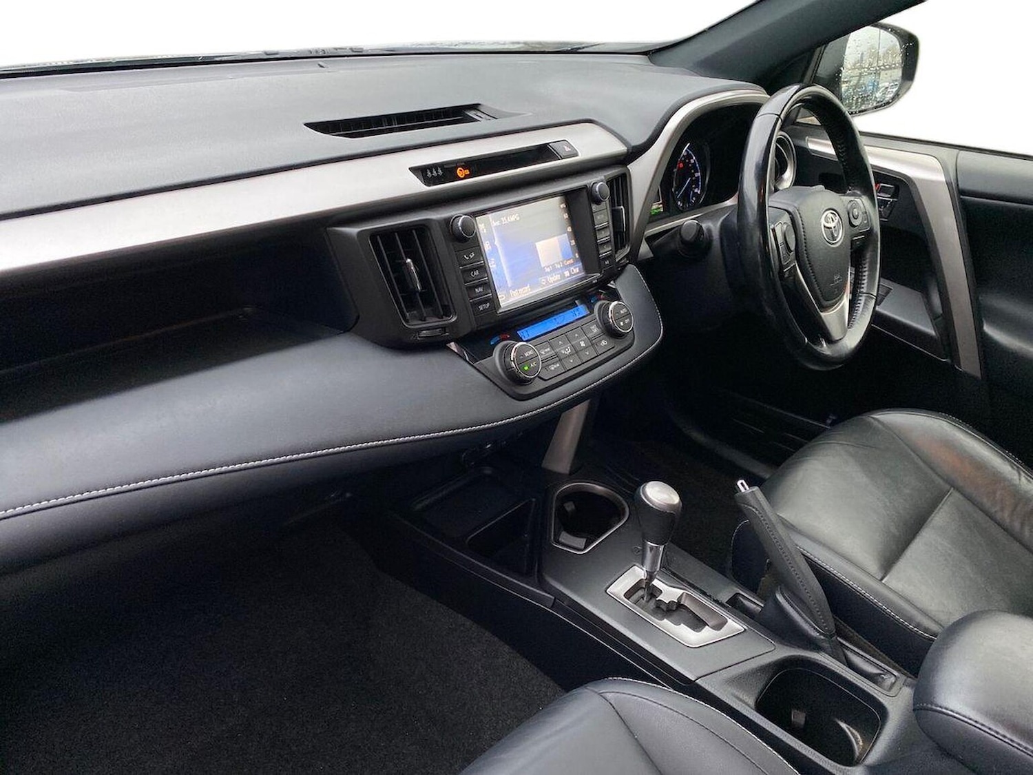 Used Toyota RAV4 2018 for sale - 76918938: Photo 8