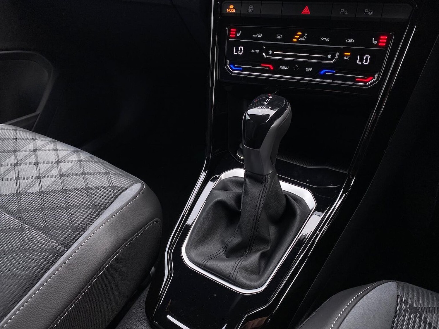 Used Volkswagen T-Roc 2025 for sale - 76450572: Photo 14