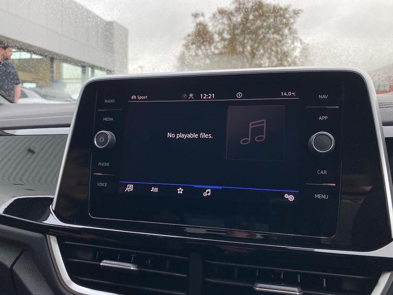 Used Volkswagen T-Roc 2025 for sale - 76450572: Photo 2