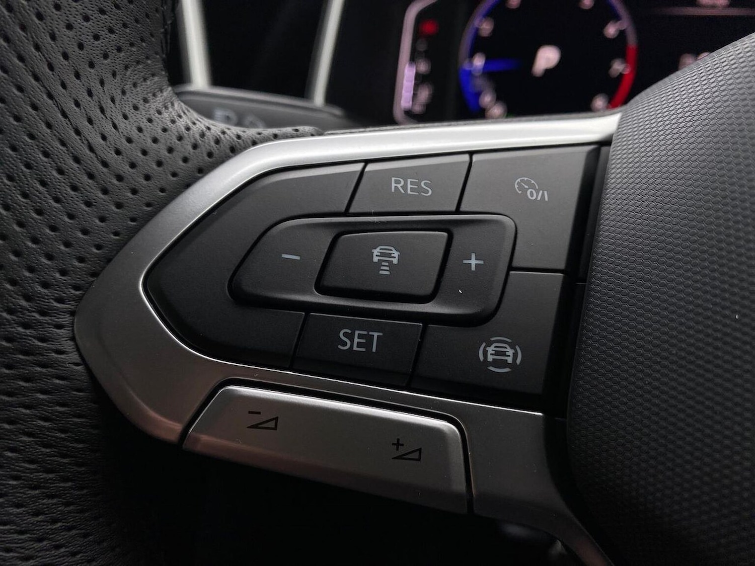 Used Volkswagen T-Roc 2025 for sale - 76450572: Photo 27