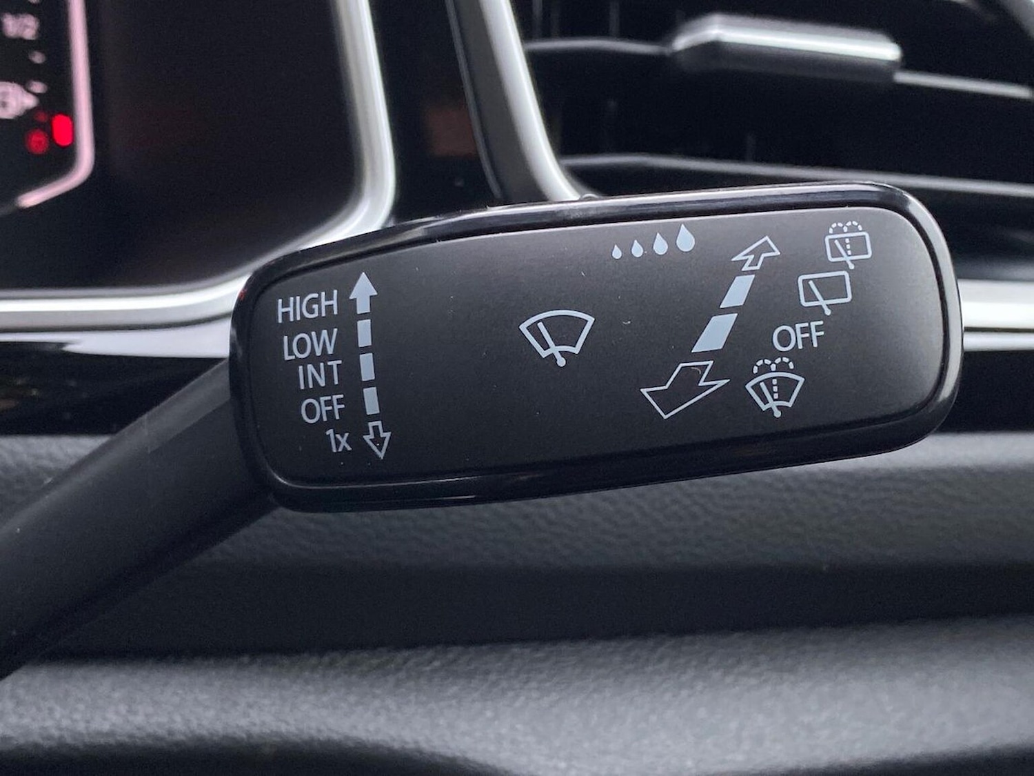 Used Volkswagen T-Roc 2025 for sale - 76450572: Photo 28